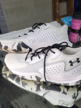 Mens 12 Under Armour Men's UA Jet '23 Basketball Sneakers white / black MINT